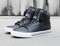 Supra Men’s Vaider Skate shoe US size
