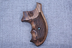 Custom walnut grips fits Smith Wesson S&W J Frame Round Butt CHECKERED & LOGO
