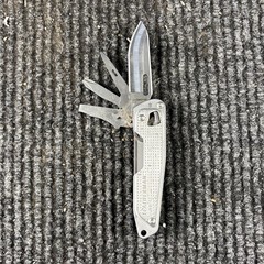 Leatherman FREE T2 Pocket Knife Multi-tool! (197)