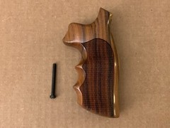 Hogue Checkered Pau Ferro Grips for DAN WESSON – SMALL FRAME (SQUARE TANG)