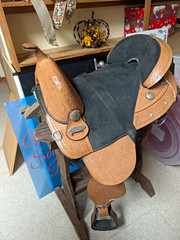 HILASON 17-18 Inch Leather Western Treeless Saddle
