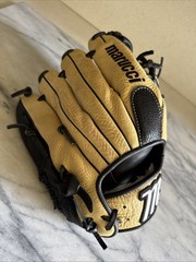 Marucci 11.5″ Marksman Series Glove (MRA1150BB2) – Tan/Black – Left Hand Throw