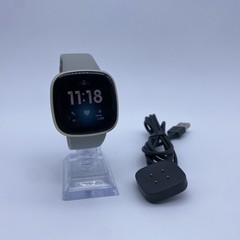 Fitbit Versa 3 Health and Fitness Smartwatch with GPS – Gold – Small