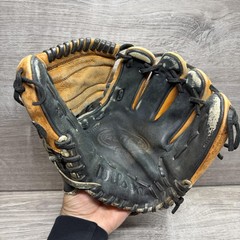 Wilson A3000 Baseball Glove 11.5″ Black Tan Leather Right Hand Throw RHT