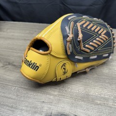 Franklin Sports Baseball Field Master Ready-To-Play Recreational, 13″ Glove