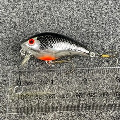 Mann’s Single Stamp Baby 1- SB400 Vintage Crankbait 1/4oz 2.25″ – (SELECT COLOR)