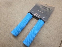 Free ship! New Santa Cruz House Lock-On MTB Bicycle Grips 30mm Blue
