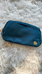 lululemon Everywhere Belt Bag Blue 0-5L Zip Waist Pack Unisex Adults