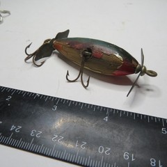 FISHING LURE UNKNOWN 2¼» VINTAGE WOOD SPINNER GREEN BACK RED SIDE STRIP, WHITE