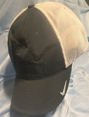 Nike Breathable Mesh Baseball Cap Black/White Solid Unisex Adults M/L
