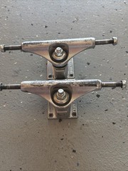 2 Royal Skateboard Trucks (127mm) ( One Pair)