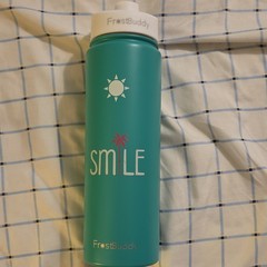 FrostBuddy Teal 32 fl oz Water Bottle, Beach Smile Theme, White Screw-on Lid