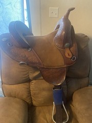 14 Inch PEAKED Circle Y Bob Marshall Treeless Barrel Saddle