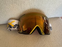 anon M5 Googles Yellow Black and White. Bronze lens and bonus Pink lens
