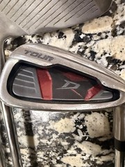 Wilson Tour 6-9 SW,PW, hybrid Iron & putter RH Regular Steel Shaft +1 inch