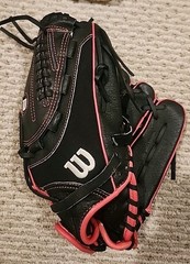 Wilson Flash Fastpitch Softball Glove-Black/Pink-12”-RHT-Model A04RF1612-EUC