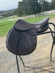 Schleese Unilight Close Contact Hunter Saddle 17 inch
