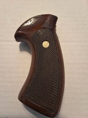 DAN WESSON GRIPS WOOD BROWN CHECKERED