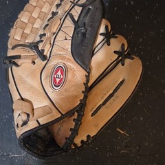 Easton Ultra Lite ULT13 13″ Leather Tan/Black Baseball Softball Glove LHT