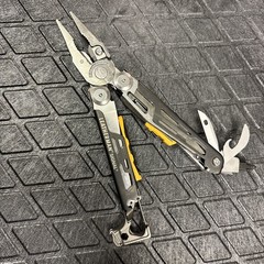 LEATHERMAN Signal Multi-Tool! Excellent!