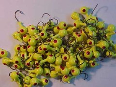 25 NEW 3/8 OZ. LEAD JIG HEADS yellow chartreuse WALLEYE JIGS 1/0 HOOKS
