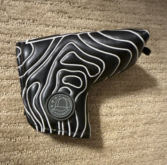 Golf Putter Head Cover Black/White – 1 Item Magnetic Closure
