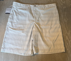 Greg Norman Men’s Golf Performance Short Size 40 Taupe