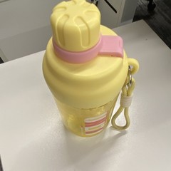 32 fl oz Yellow Pink Plastic Water Bottle w/ Straw & Handle, Screw-On Lid