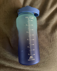 MEITAGIE 64 fl oz Blue/Green Sport Water Bottle Flip Lock, Side Measurements