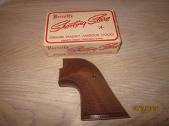 HERRETS GENUINE WALNUT HANDGUN GRIPS FOR RUGER SUPER BLACKHAWK W/NO.S ABOVE 1500