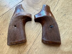 Herrett’s R-P New-Style Colt Python Wood Checkered Grips