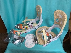 Burton Lexa Women Snowboard Bindings White Multi Color All Mountain *USED*UNCUT*