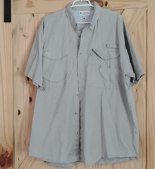 Columbia Men’s XL Tan/Beige Fishing Shirt Short Sleeve Button Front Vent Pockets