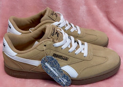 Reebok Woman’s Size 9 Low Top Athletic Sneakers Beige/White Solid Lace-Up Casual