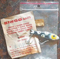 Bingo Baits Topwater Fish-Shaped Plug Lure Black/White/Yellow 3in 1/4oz