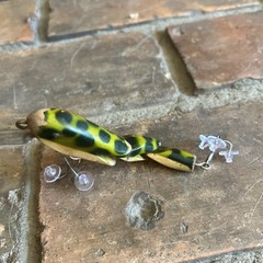 Gen-Shaw Vintage Fishing Lure Approx-1940’s Green And Light Green