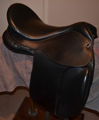 Lightly Used 18″ Black DP Startrekk Treeless English Dressage Saddle 1871 S2