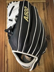 Wilson Siren A500 Baseball Softball Glove All Position LHT Black White Glove