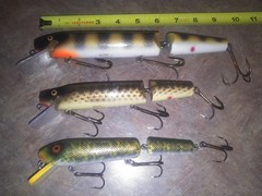 2 DALE WILEY MUSKY KING 9 & 7″ JNTD. LSC MUSKY FISHING LURE CRANK BAIT + UNKNOWN