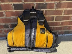 West Marine Medalist Life Jacket Adult Med/Large Type III PFD Yellow Navy MB-409