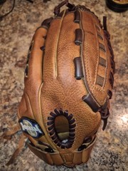 Louisville Slugger Omaha Pro Series TPS OS1300 13 Inch Right Hand Throw Glove