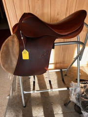STUBBEN Siegfreid Hunt/Jump SADDLE 18″ Brown Average Tree PIGSKIN Leather VGC