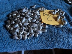 90 Bell Fishing Sinkers #1, #1 1/2, #2 Total Weight 5 Pounds 5.9 Ounces BAG C￼
