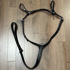 USED Nunn Finer Black Leather English Horse Breastplate for riding