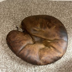Vintage Leather Catcher’s Mitt – Early Baseball Glove, Well-Worn Collectible