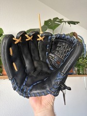 Wilson A2000 12″ (A2002FZCAT) LHT Black Pitching Glove – Restored