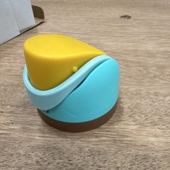 Moukiween Leakproof Flip Lock Replacement Cap Blue Yellow Brown Plastic