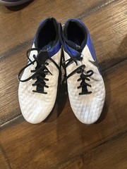 Nike Tiempo Men’s White/Royal/Black Soccer Cleats in Size 10