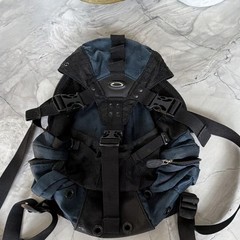 Oakley Black/Blue Nylon Hiking Daypack Backpack 10L Small Zip Logo Pre-Owned