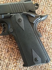 Pearce Double Diamond Rubber 1911 Grips – Commander Government Model
